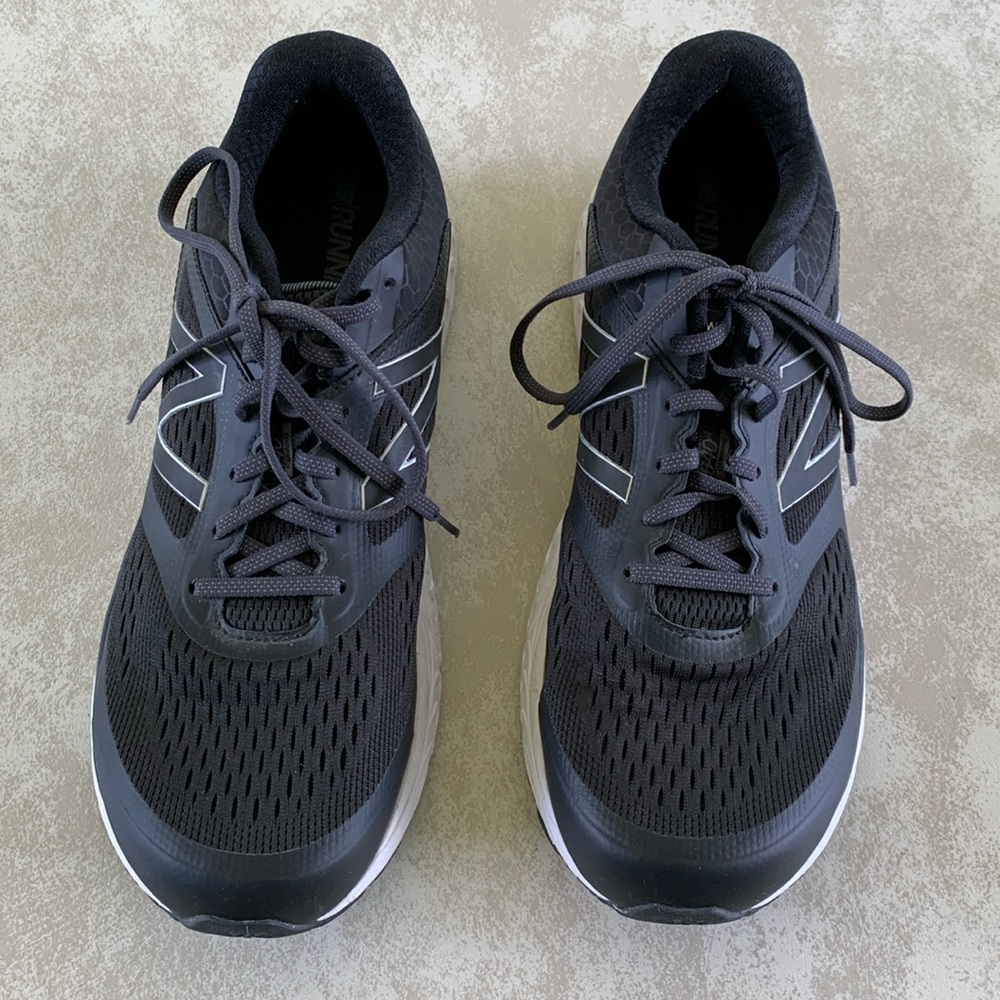 Men’s New Balance 840-4 running shoes. Sz 13. Very good condition.